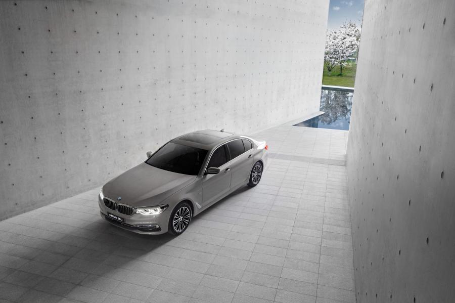  BMW 530Li Luxury Line (G38) 2017 года  (CN) (фото 1 из 13)